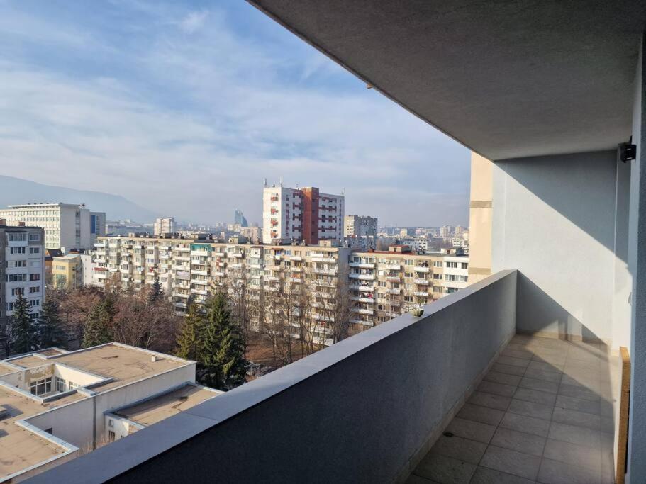 סופיה Very Spacious & Modern 3Bed Near Airport & Centre מראה חיצוני תמונה